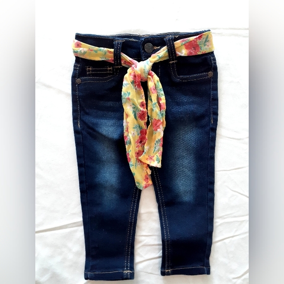 deliA's Jean's with scarve belt, Size 2 Toddler, never worn - Picture 1 of 4